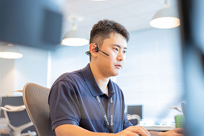 お客様と打ち合わせ